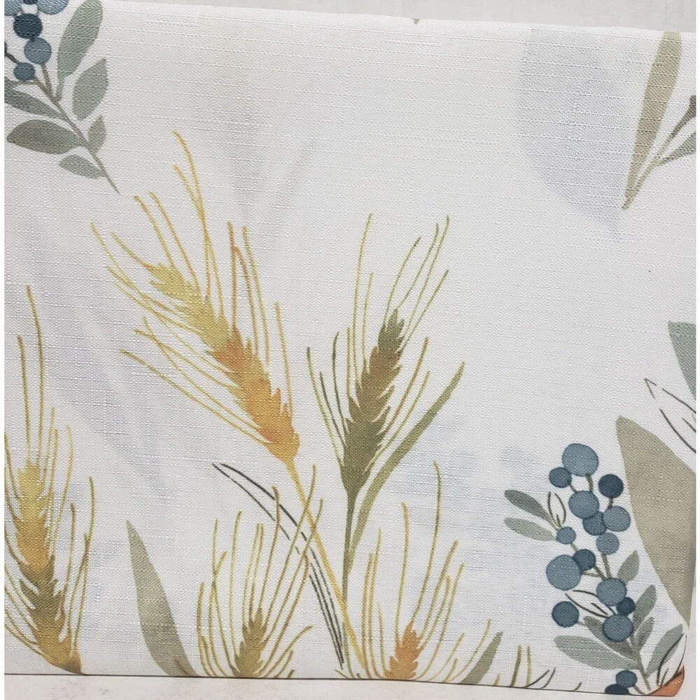 1 Printed Fabric Tablecloth, 60